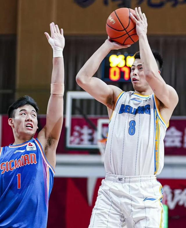 广西队携手吉林男篮迎战广东队