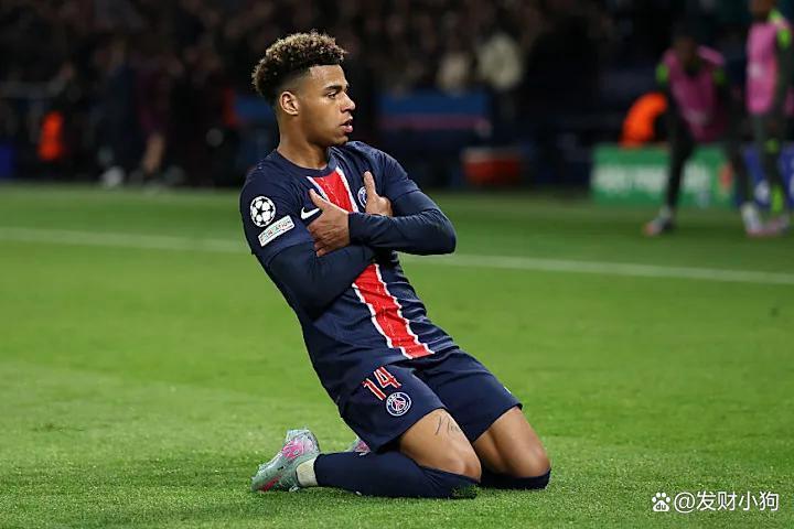 关于阿斯顿维拉抢眼反击,成功逆转获胜!的信息 关于阿斯顿维拉抢眼反击,成功逆转获胜!的信息