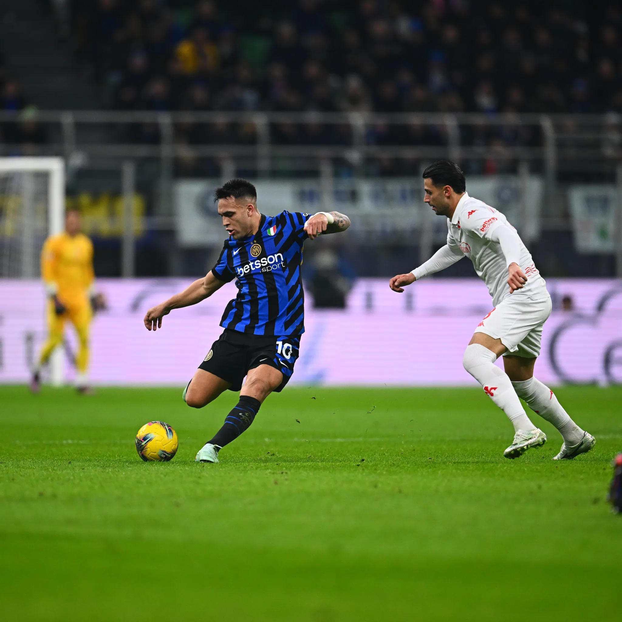 佛罗伦萨前锋连续进球，助球队获胜的简单介绍