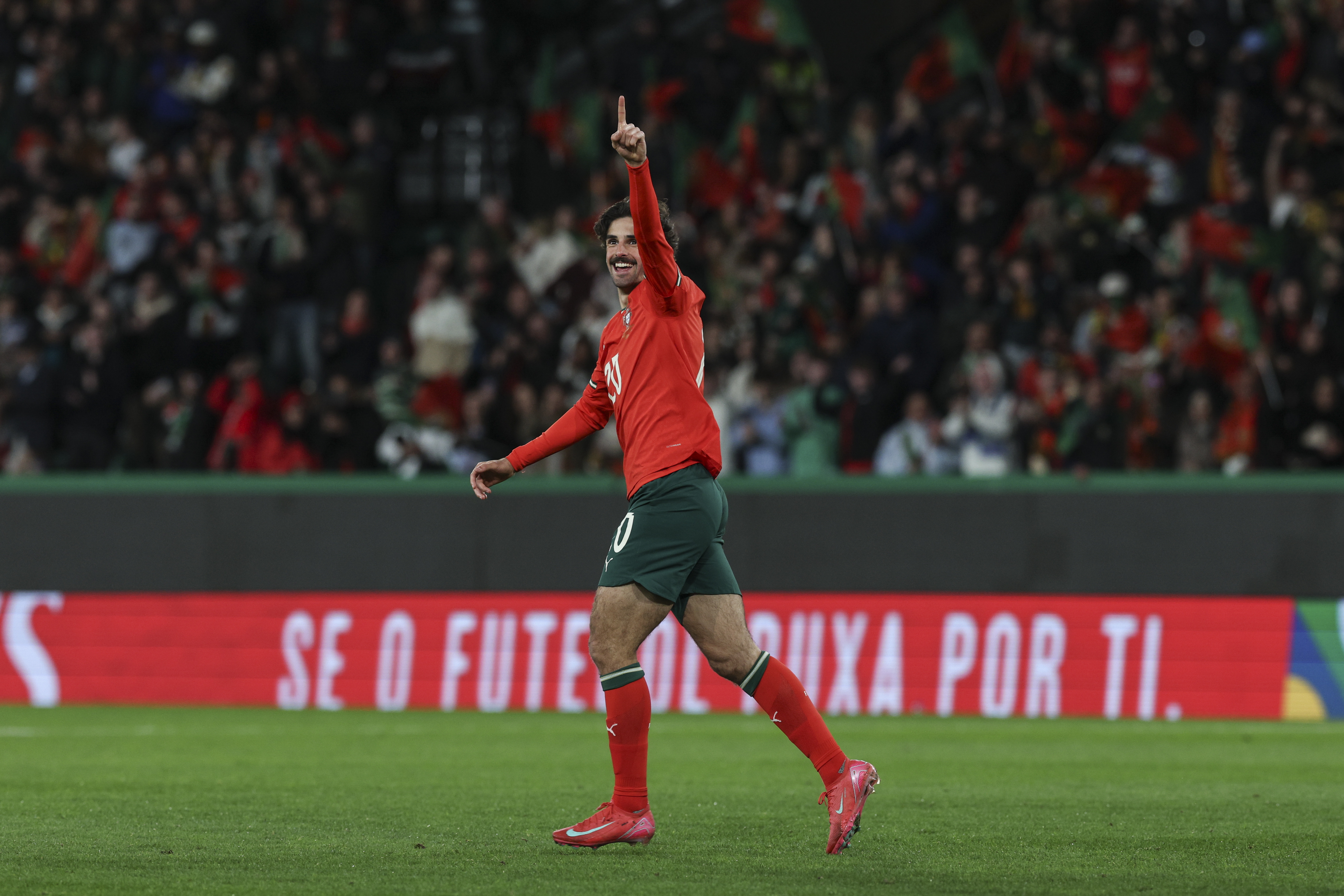 爱游戏app-葡萄牙队逆转胜利，晋级欧洲国家杯半决赛！