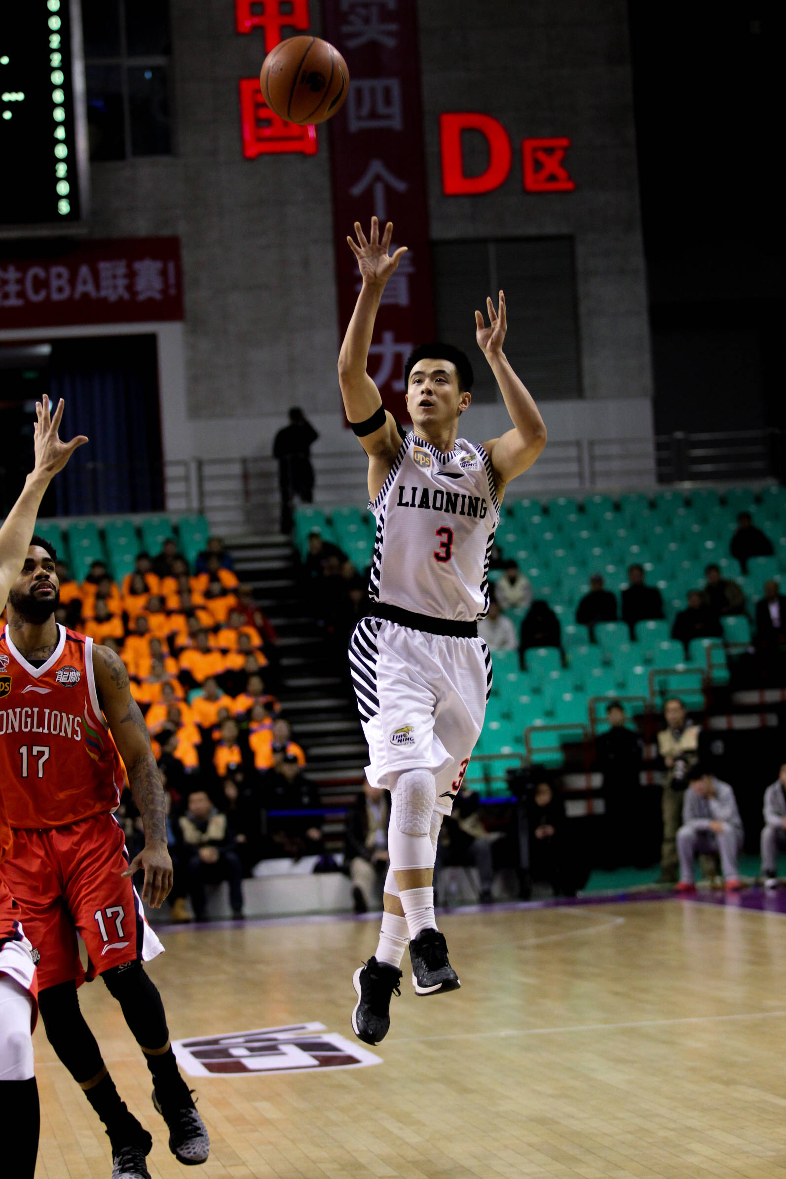 爱游戏入口-关于江苏男篮客场险胜辽宁队，获得关键胜利的信息