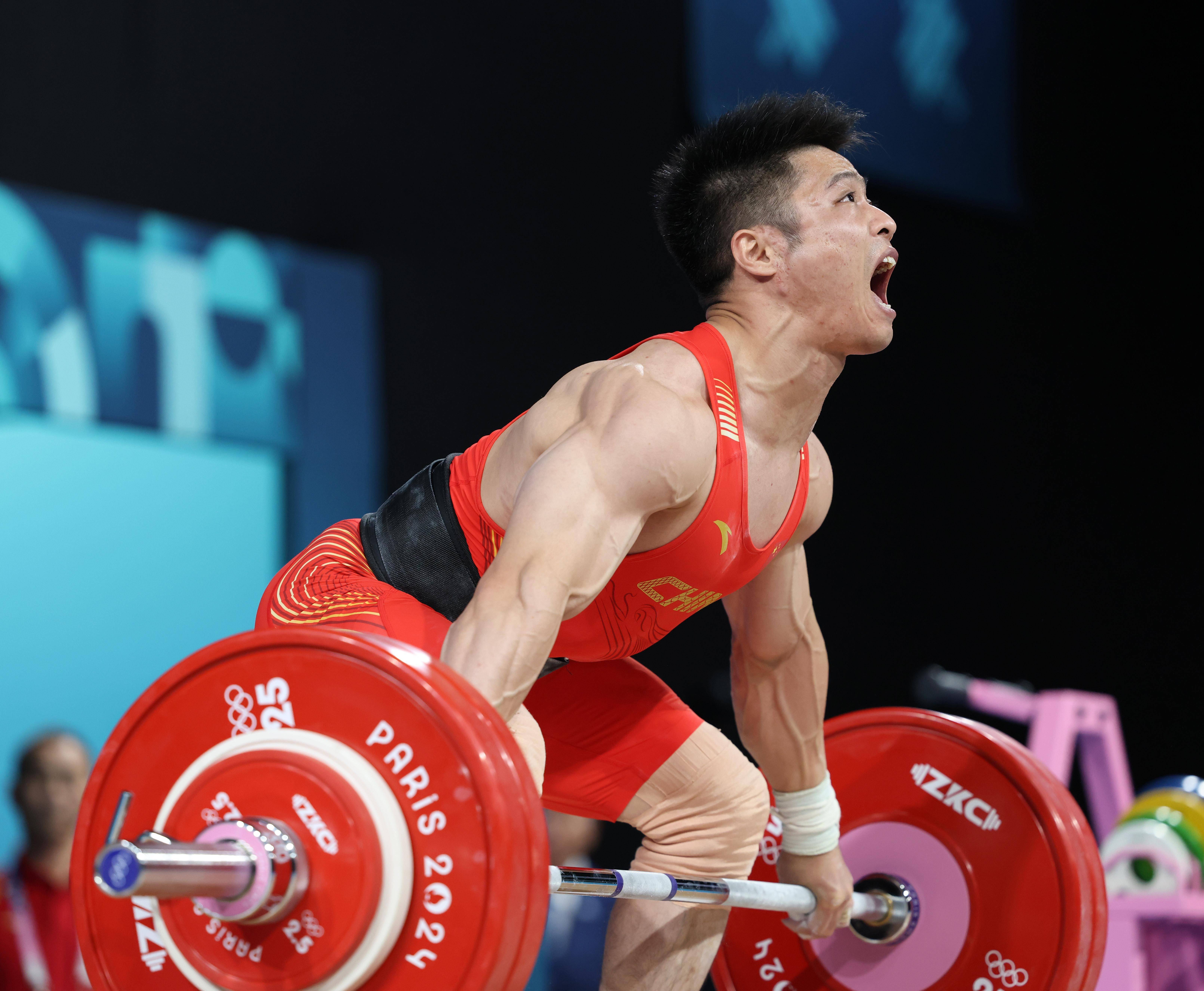 举重选手力破极限,夺冠呼声此起彼伏 举重选手力破极限,夺冠呼声此起彼伏