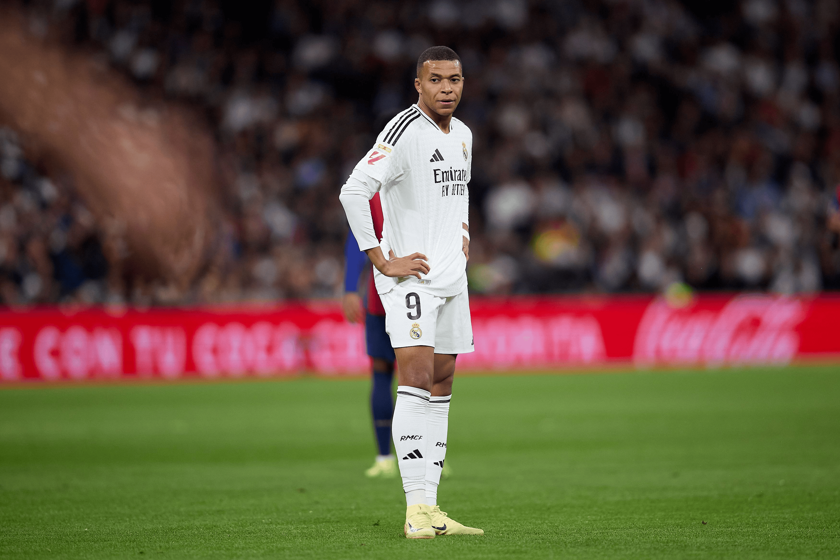 包含巴萨将引进英超金靴萨拉赫，备战新赛季的词条