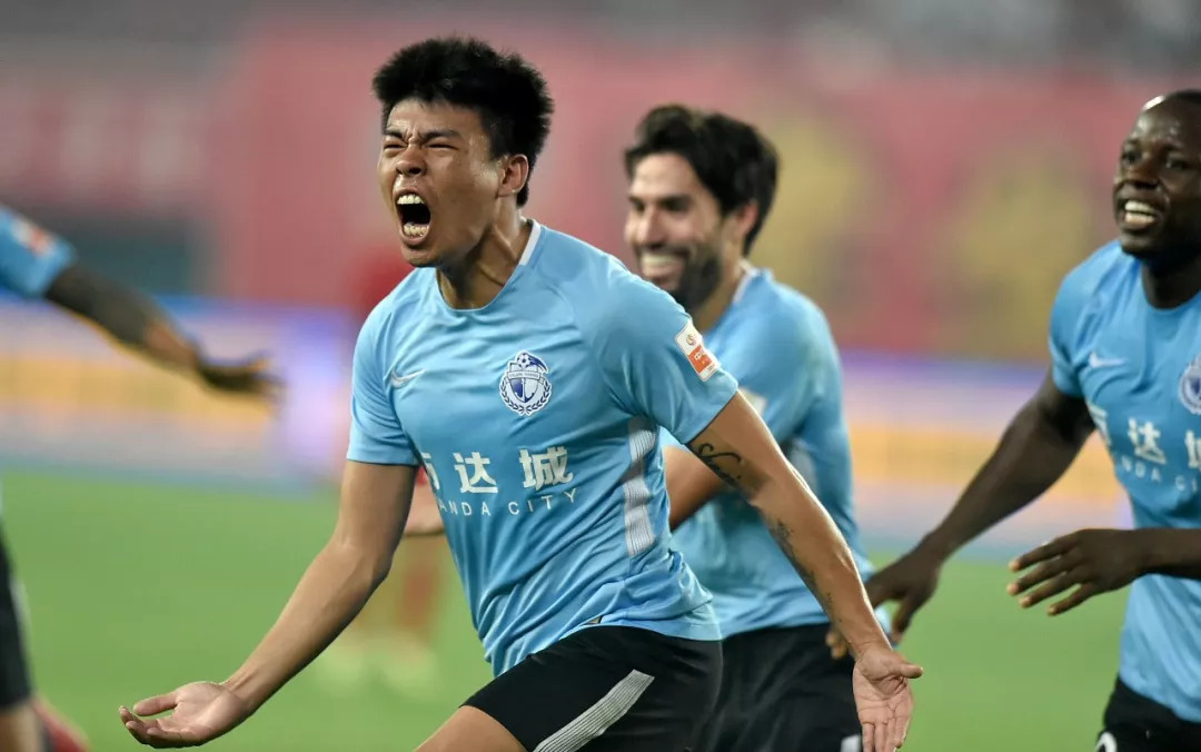 斯旺西客场艰难获胜，喜迎联赛首胜