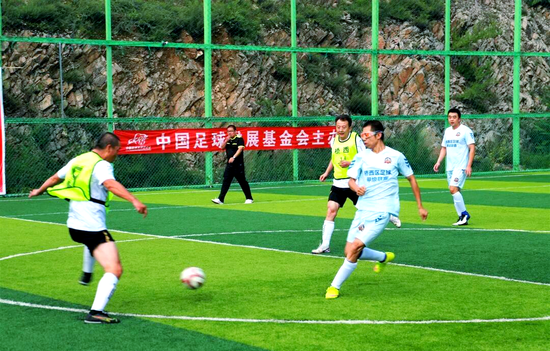 精彩对决连连,足球赛事展现激烈对抗的简单介绍 精彩对决连连,足球赛事展现激烈对抗的简单介绍