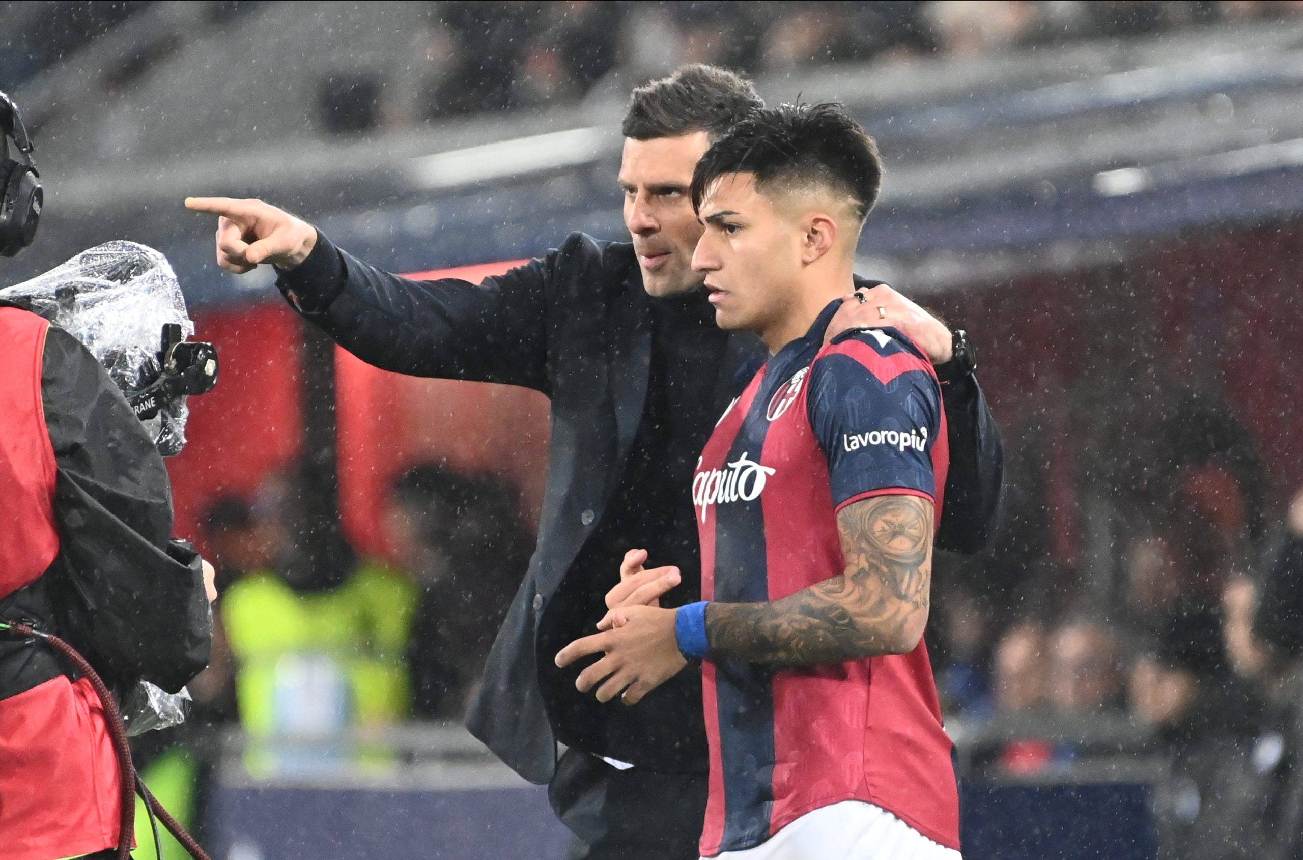 爱游戏官方登录入口-恩波利客场大胜，球员庆祝胜利