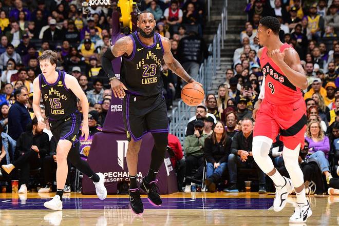 爱游戏官网-关于浓眉首发上阵，湖人战胜热火取得两连胜的信息