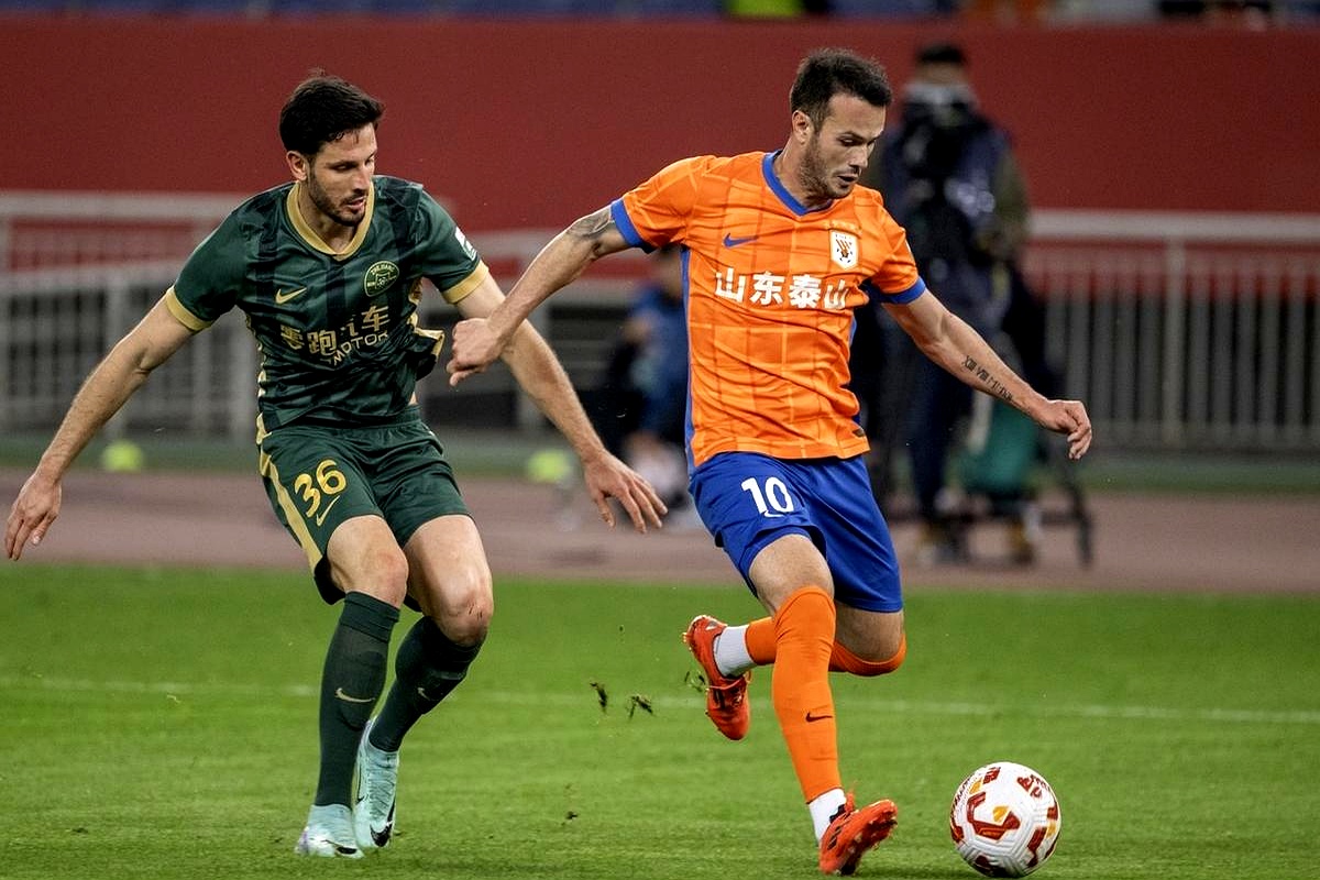 关于中超球员才华横溢，备受国内外俱乐部青睐的信息