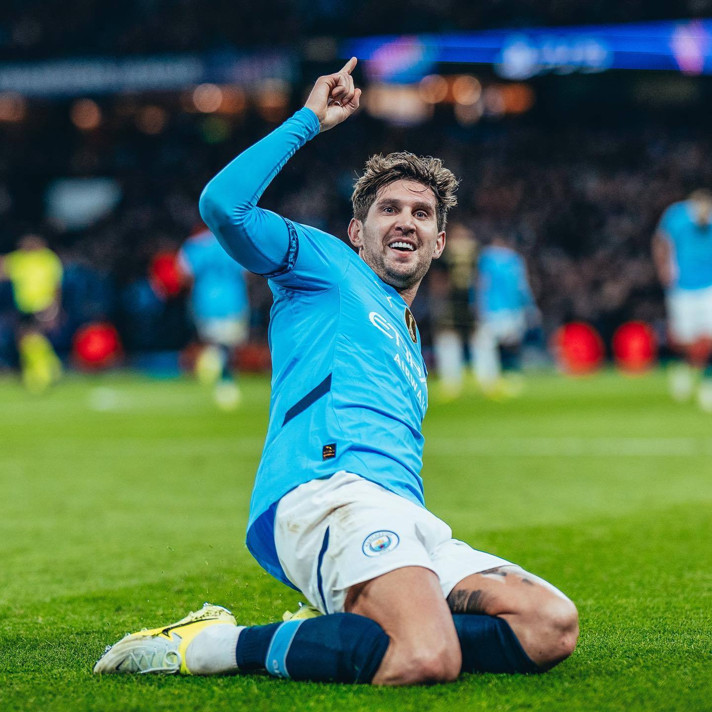 爱游戏官网-曼城遇挑战不利，寻找突破难题