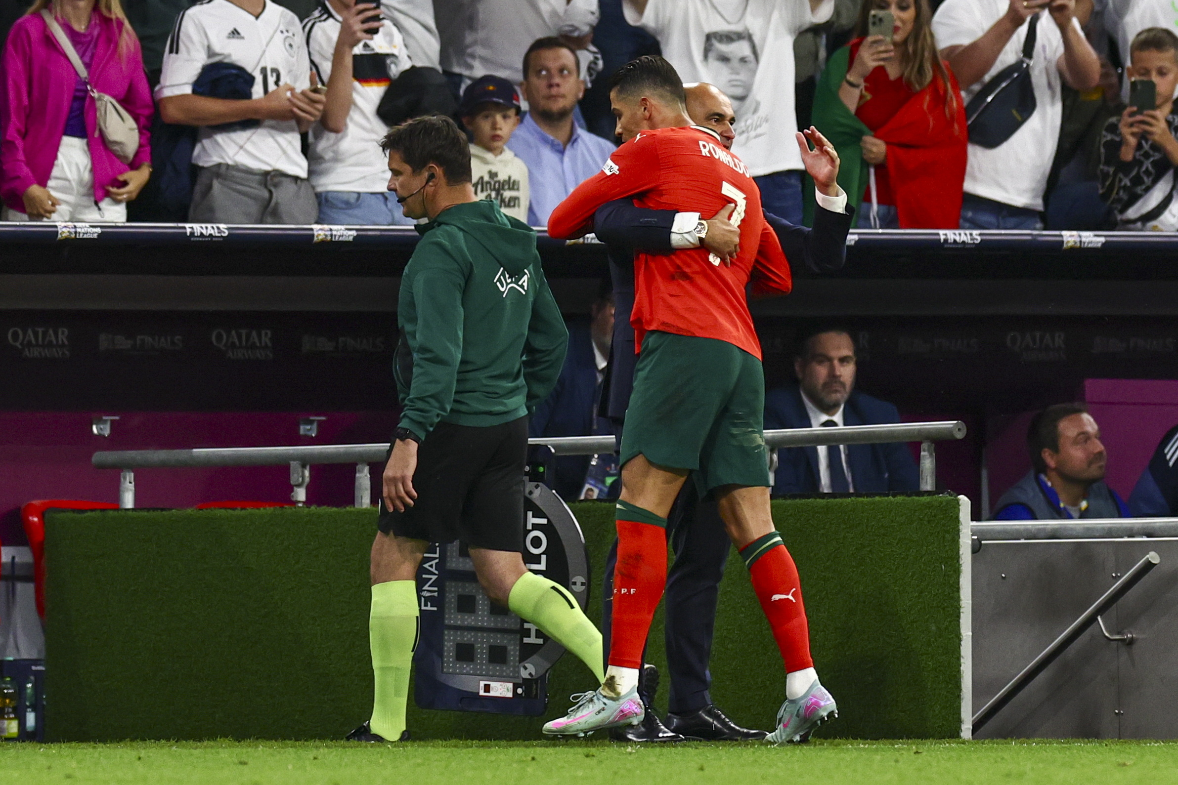 欧国联赛决赛紧张开局不利的球队如何翻盘的简单介绍