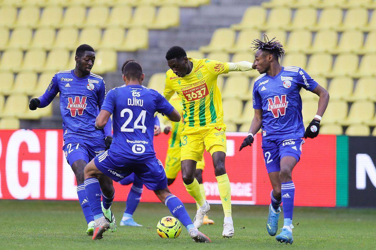 包含斯特拉斯堡对决里昂，主场争夺不败战力的词条