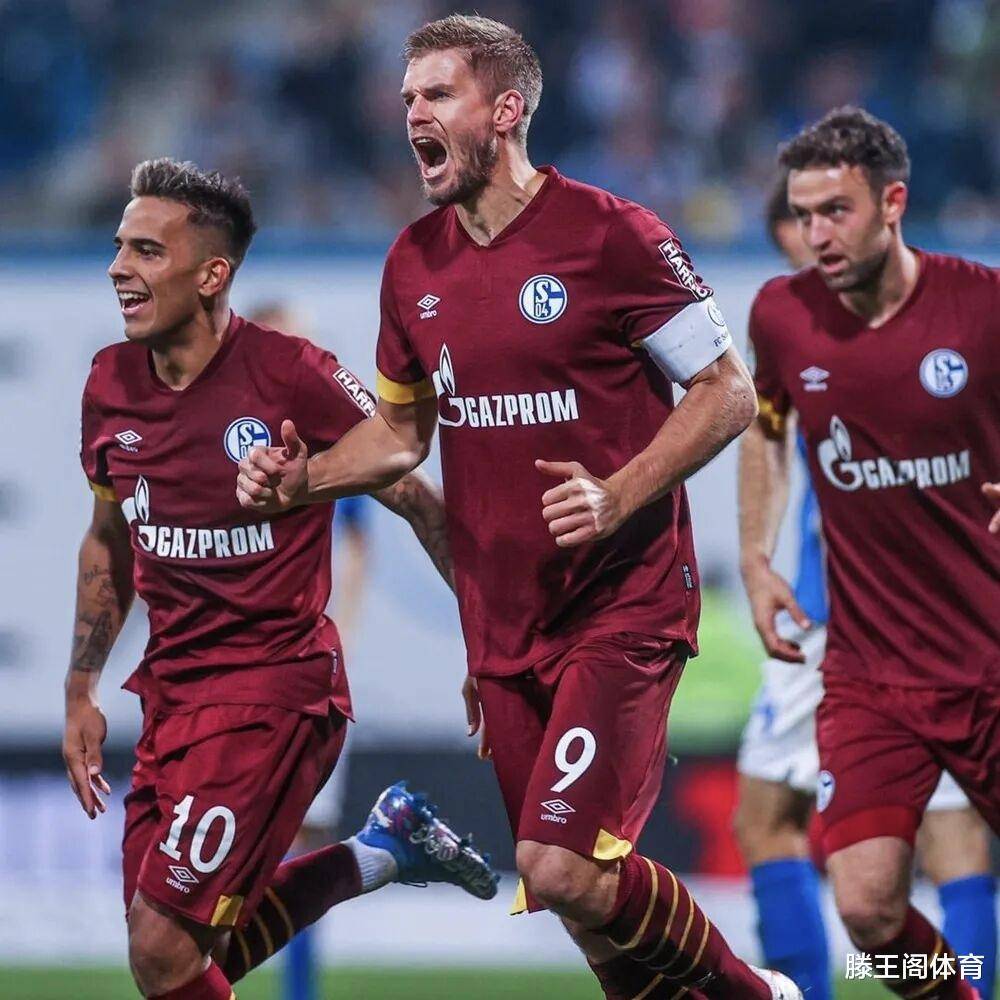 沙尔克后卫状态神勇，助球队完胜的简单介绍